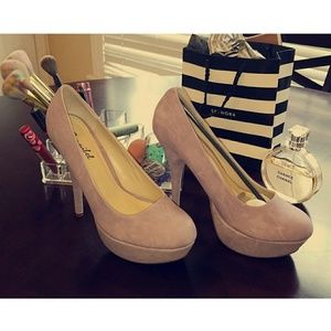 🎀NWT🎀Lavender pumps 💜